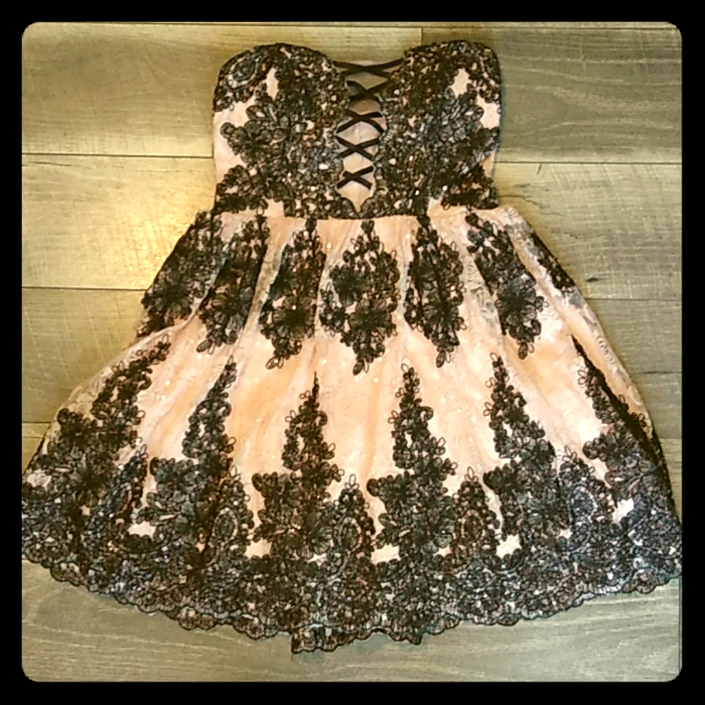 Strapless prom/homecoming dress